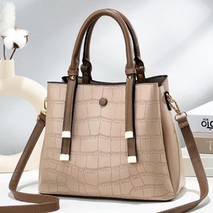 حقيبة يد نسائية من علامة تجارية أصلية فاخرة، متعددة الوظائف بسعة كبيرة مناسبة لأوقات الفراغ، يمكن حملها على الكتف أو بشكل متقاطع - Product Image 4