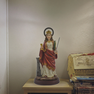 Vente en gros de 5 pouces Santa <span class=keywords><strong>Barbara</strong></span> Garden Art Thèmes Personnalisable Résine Statues Religieuses Vente à Chaud Sculpture Modèles Noël - Product Image 1