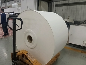 Rouleau de papier ciré PE double face de qualité alimentaire supérieure pour l'emballage de tasses à thé, sandwichs, gâteaux ou de gobelets en papier - Product Image 2