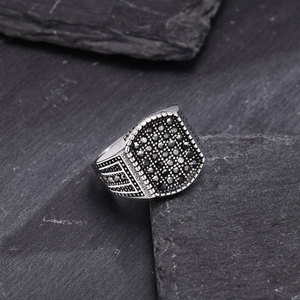 Anillo Punk Grueso de Acero Inoxidable con Incrustaciones de Circonita Geométrica Retro y Diamantes Negros para Hombre - Product Image 3