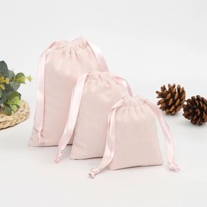 Pochettes cadeaux en velours écologiques durables de haute qualité et sacs personnalisés pour bijoux - Product Image 4