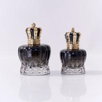 Flacon de parfum en verre transparent de luxe 50 ml 100 ml avec bouchon à couronne et vaporisateur pompe rechargeable, boîte cadeau personnalisée avec logo
