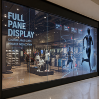 Écran LED transparent grand format pour vitrine de magasin de vêtements de sport, affichage sur toute la surface du verre