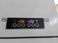 Réfrigérateur commercial vertical en acier inoxydable, capacité 600L/1200L/1800L, dégivrage automatique, contrôle numérique de la température pour cuisine