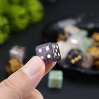 Dés à six faces en pierre semi-précieuse naturelle de 15 mm, gravés et sablés, avec points dorés, pour jeux de société ou cadeaux