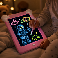 Tablette de dessin lumineuse à 8 effets lumineux, thème astronaute, tablette de dessin électronique réutilisable pour enfants, cadeau