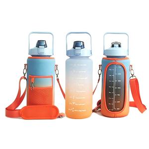 Bottiglia d'acqua da mezzo gallone con manicotto bottiglia d'acqua motivazionale da 64 once con indicatore del tempo di paglia per bere senza bpa - Product Image 3