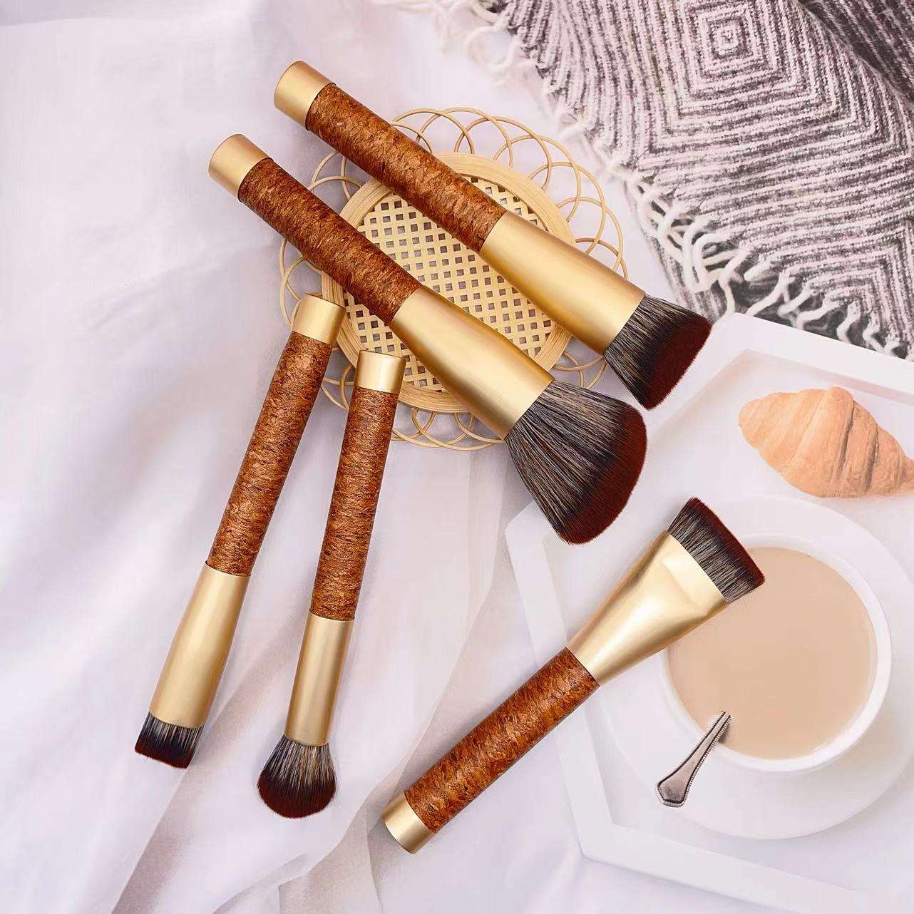 สีน้ำตาล