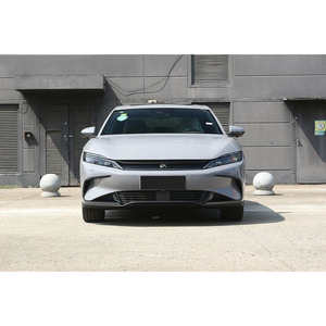BYD Sedán Eléctrico 2024 Gris Claro, 5 Asientos, Tracción Total, Faros LED, Techo Panorámico, Autonomía de 601-700 km, Neumáticos R18, Interior de Cuero - Product Image 3