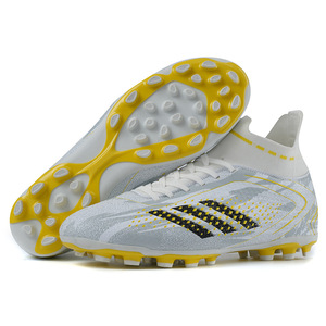 Nouvelles chaussures de football pour hommes et femmes avec crampons longs et crampons fendus, adaptées aux adolescents et offrant une adhérence antidérapante pour l'entraînement. - Product Image 1