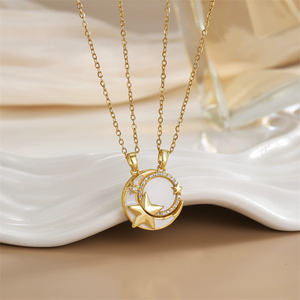 Vacaciones superventas pareja magnética de acero inoxidable Luna estrella dorado brillante colgante no se desvanece collar - Product Image 1