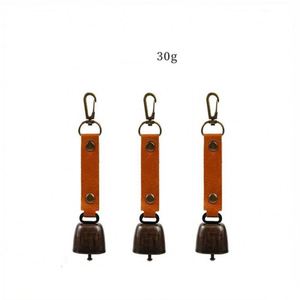 Expédition rapide : Clochette anti-ours en cuir PU avec silencieux magnétique et mousqueton pour dissuasion des ours, cadeaux de bienvenue et décoration de camping - Product Image 3