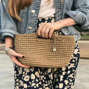 Sac fourre-tout en toile de jute naturelle à faible MOQ, personnalisable avec poignées rondes en bois, écologique, pour le shopping ou la plage, avec logos - Product Image 3