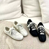 Vente en gros de baskets plates rétro à lacets, design à double lacet, cuir patchwork, chaussures décontractées pour femmes, usage quotidien, support OEM ODM personnalisé