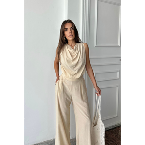 Conjunto de Blusa Corta sin Mangas y Pantalones con Pedrería para Mujer, Talla XS, Estilo Moderno para Oficina, Marca DEGAJE - Product Image 3