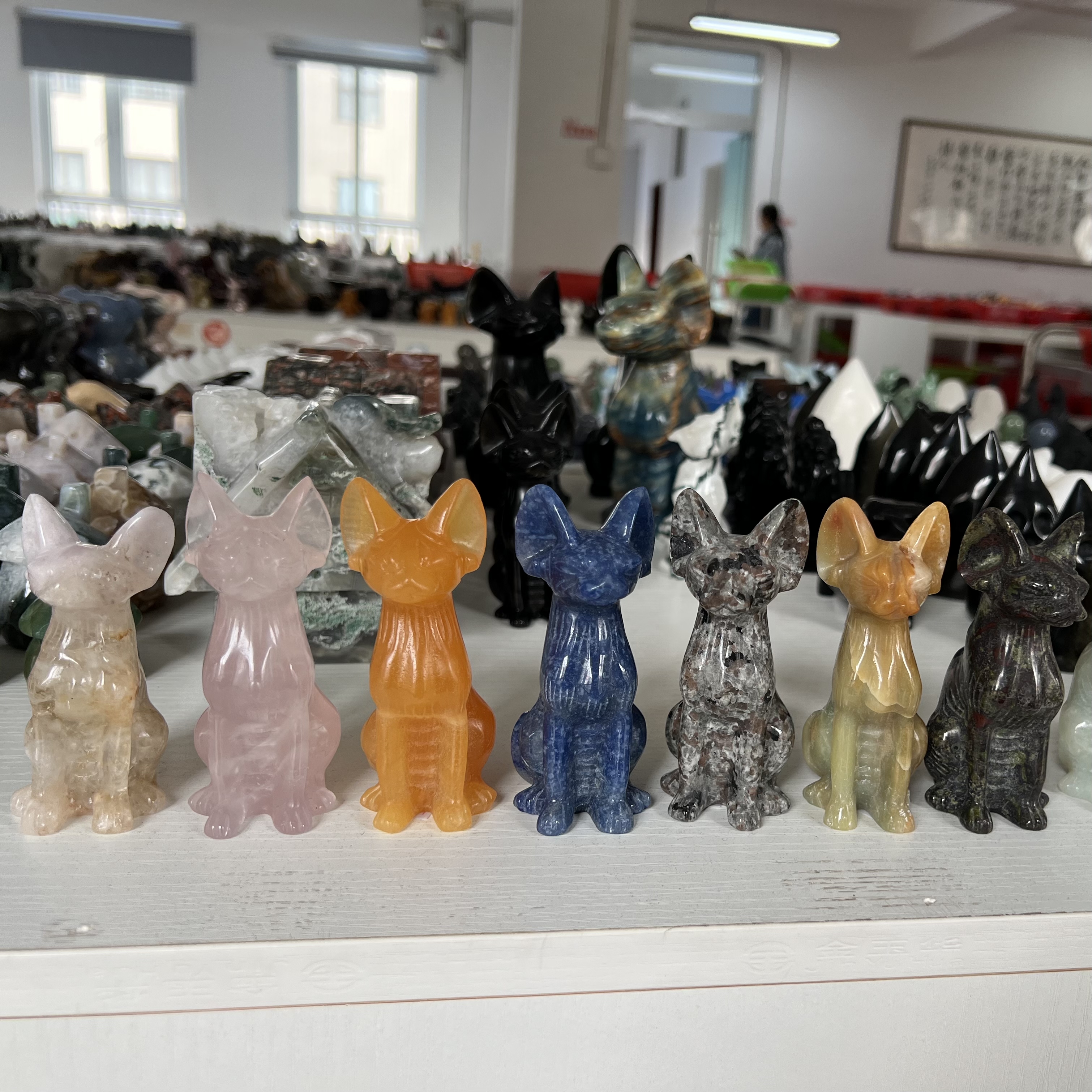 Фигурка из натурального хрусталя и лабрадорита