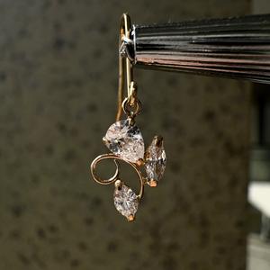 Pendientes Colgantes de Plata Pura S925, Estilo Japonés, Diseño Ligero de Lujo Feng Shui con Diamante Ojo de Caballo, Estilo Corte Elegante - Product Image 3