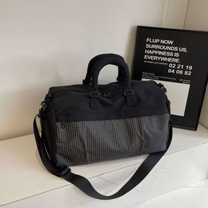 Sac de sport tendance multi-poches, sac de musculation à porter à la main, sac d'entraînement avec sangle réglable, sac de voyage de week-end pour hommes et femmes - Product Image 2