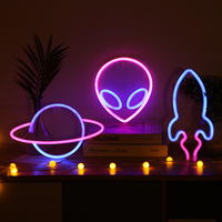 Enseigne au néon en forme de visage d'extraterrestre, décoration murale pour fête de Noël, lampe de nuit pour la maison, chambre d'enfant, décoration artistique