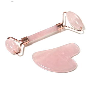 Juego de Rodillo Facial y Herramienta Gua Sha de Cuarzo Rosa Natural con Logotipo Personalizado de Fábrica China, Productos para el Cuidado de la Piel - Product Image 1