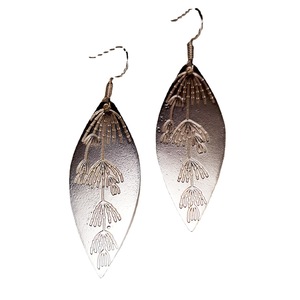 Orecchini Vintage con Foglie di Salice Incise, Design Intagliato su Entrambi i Lati, Accessori di Moda per Donne - Product Image 5