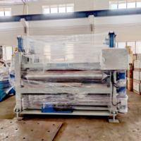 Machine de fabrication de dalles de quartz Sinone Auto Machine de pressage à rouleaux facile à utiliser Machine de compression de matériaux en quartz