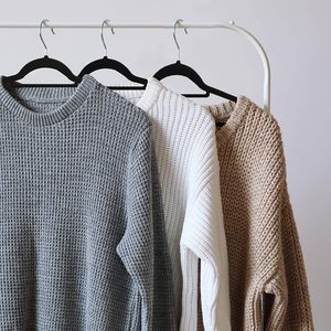 ANQI Paquete de 50 Perchas Modernas de Terciopelo para Adultos, Barra de Corbata Flocada en Oro Rosa y Negro, Armario Antideslizante con Muescas para Todos los Días - Product Image 5