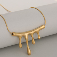 Collier pendentif serpent en acier inoxydable de haute qualité plaqué or 18 carats avec breloque irrégulière en lave volcanique tendance pour femme