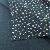 Tissu en flanelle tissé en coton léger et respirant imprimé Flora pour chemises longues en flanelle pour femmes, pyjamas et couvertures