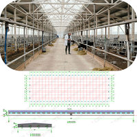 Bâtiments préfabriqués en structure métallique pour étables et hangars à bétail, destinés aux élevages de bovins et de volailles.