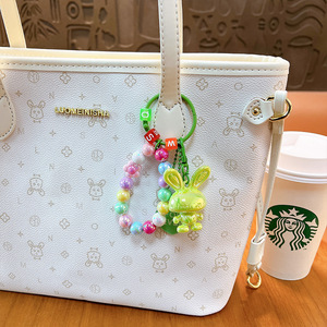 Porte-clés en acrylique en forme de lapin perlé, style dessin animé mignon et tendance, pour <span class=keywords><strong>sac</strong></span> et voiture, pour femmes, vente en gros - Product Image 4