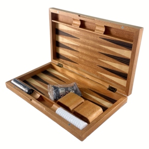 Tablero de Ajedrez Magnético de Madera de Alta Gama, Tres en Uno, Diseño Plegable, Incluye Ajedrez, Damas y Backgammon - Product Image 3