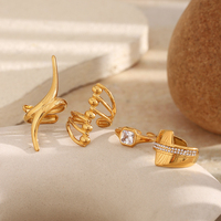 Anillo Abierto Dreamshow con Diseño Cuadrado Transparente, Múltiples Bandas y Detalles en Pavé, Acero Inoxidable 316L, Chapado en Oro, Resistente al Agua