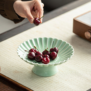 Plato de cerámica para frutas con diseño de pétalos de crisantemo, plato de porcelana para servir, para fiestas de té, plato para aperitivos, redondo, estilo retro de lujo - Product Image 4