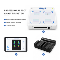 Système d'orthèses personnalisées VELORA AI avec scanner 3D de la pression plantaire et de la posture, écran externe de 13 pouces pour les cliniques de podologie