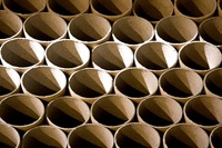 Suministro al por mayor de cilindros de cartón reciclado, tubos vacíos para rollos de papel higiénico, tubos de cartón kraft personalizados para la fabricación de pañuelos.