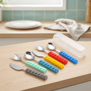 Ensemble de couverts pour enfants Surtechs International, amusants, en forme de blocs de construction, écologiques, avec poignée en silicone à motifs de dessins animés, fourchette - Product Image 3