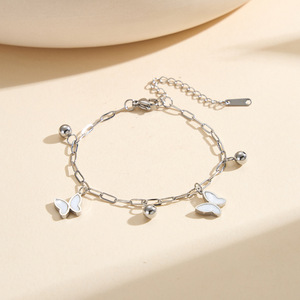 Bracelet de cheville tendance pour femmes et filles, en acier inoxydable plaqué or 18K PVD, motif coquillage et papillon, pour l'été et la plage. - Product Image 5