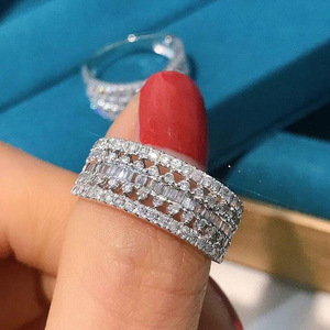 Anello Traforato Creativo per Donne, Gioiello da Dito Elegante e Versatile - Product Image 2