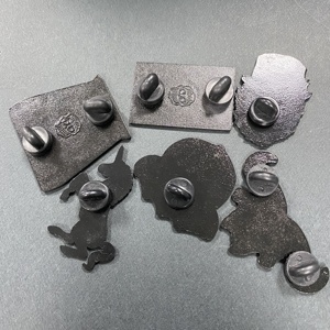 Spilla in metallo pressato con smalto morbido, motivo 'Bad Cop Head Corpse Bone Man' - Product Image 2
