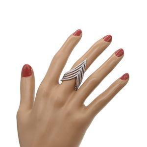 2023 nuovo design <span class=keywords><strong>argento</strong></span> di alta qualità <span class=keywords><strong>sottile</strong></span> piccolo cz pavimentato elegante splendido <span class=keywords><strong>anello</strong></span> in <span class=keywords><strong>argento</strong></span> V chevron - Product Image 6