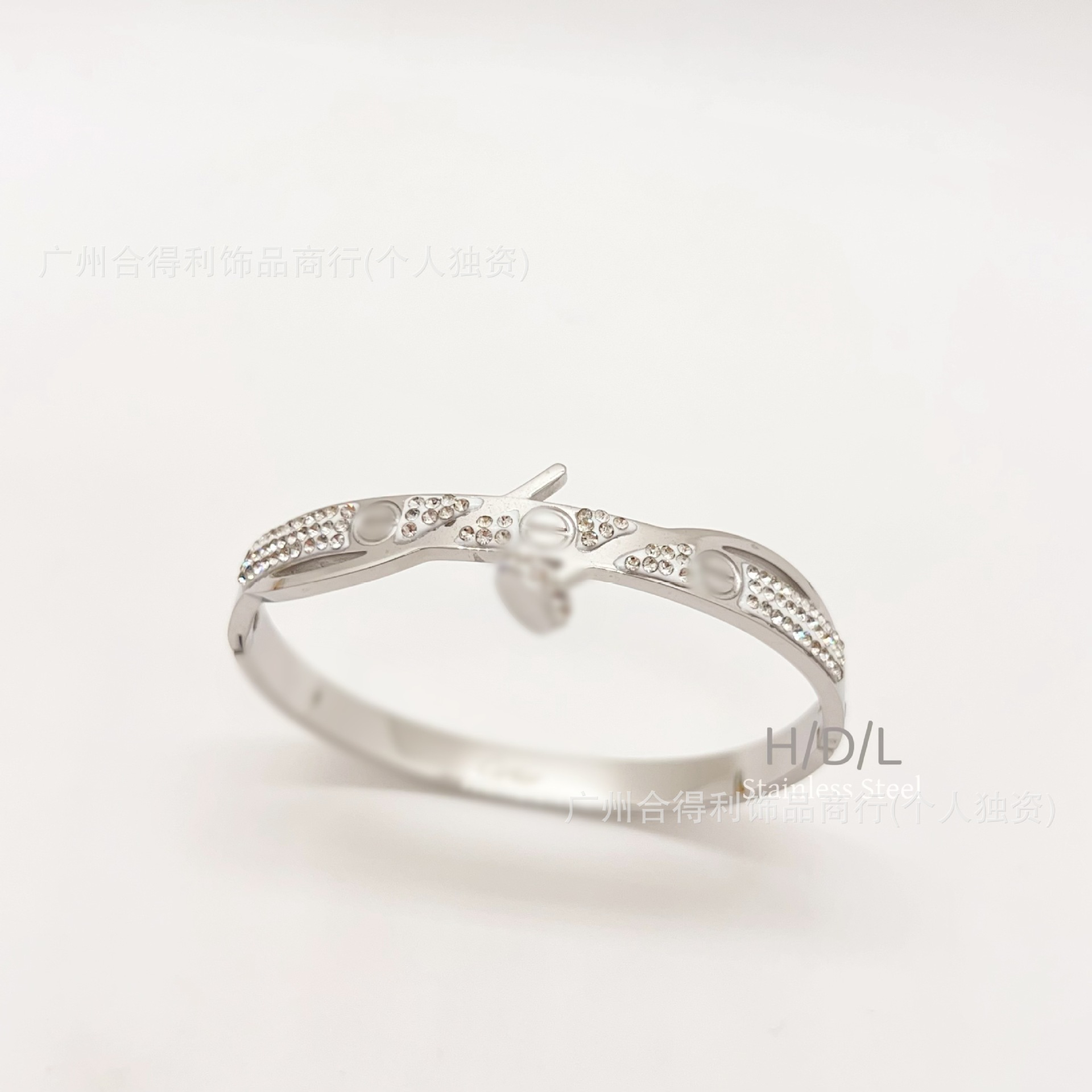 Bracelet rectangulaire en argent avec 8 clous en diamant de boue