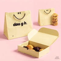 Boîte d'emballage de boulangerie écologique personnalisée, boîte en papier pour gâteaux, biscuits, desserts, de qualité alimentaire, avec sac en papier, impression de logo OEM