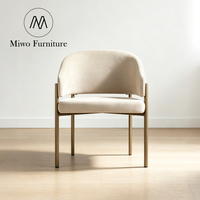 Fauteuil de salle à manger de luxe pour hôtel, en velours beige, dossier incurvé, avec structure en métal laiton, pour appartement, café, mobilier