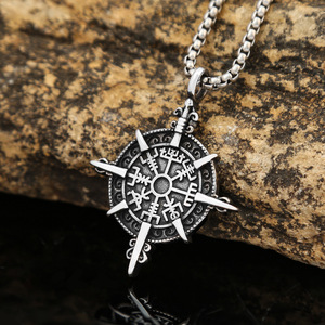 Yunnique – collier avec pendentif boussole viking en acier inoxydable, unisexe, style rétro, forme d'épée, accessoire de bijoux à la mode - Product Image 1