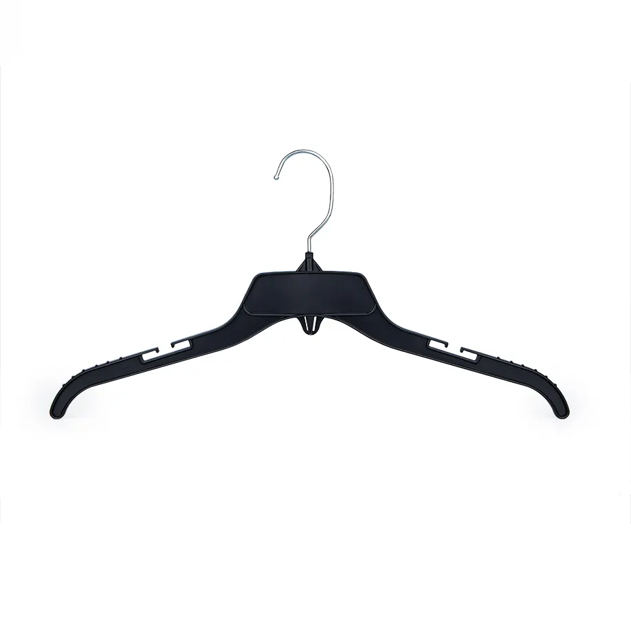 לוגו מותאם אישית שחור פלסטיק קולבי אנטי להחליק מודרני שטח חיסכון קולב חולצה מעיל חולצות בגדי קולבי פלסטיק עבור חנות