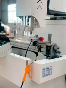 Máquina de perforación y fresado CNC de alta velocidad para la fabricación de ventanas y puertas de aluminio - Product Image 4
