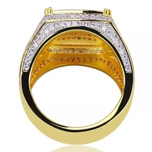 Anillo Cuadrado Chapado en Oro de 18k para Hombre, Tres Héroes, con Microincrustaciones de Diamantes, Joyería de Compromiso, Estilo Geométrico - Product Image 5
