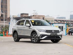 سيارة فولكسفاغن Tiguan T Turbo SUV مستعملة مع تحكم في الرحلات ، إطارات R17 ، رف معدني للسقف ، نموذج يطمح - Product Image 3