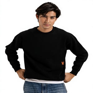 เสื้อสเวตเชิ้ตผู้ชายสีดำ ผ้าฝ้ายฟลีซ เป็นมิตรกับสิ่งแวดล้อม ทรงปกติ คอกลม พิมพ์ลายตัวอักษรด้านหลัง สวมใส่สบายๆ ในฤดูหนาว - Product Image 6